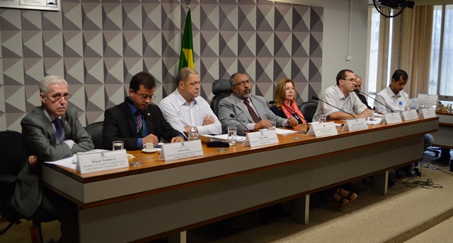 FASUBRA participa da mesa na Comissão de Direitos Humanos no Senado Federal