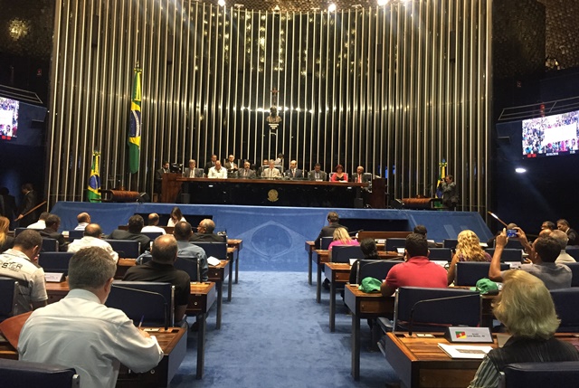 Em Sessão Especial que comemorou a data, representação da FASUBRA abordou a temática do Empoderamento da Mulher