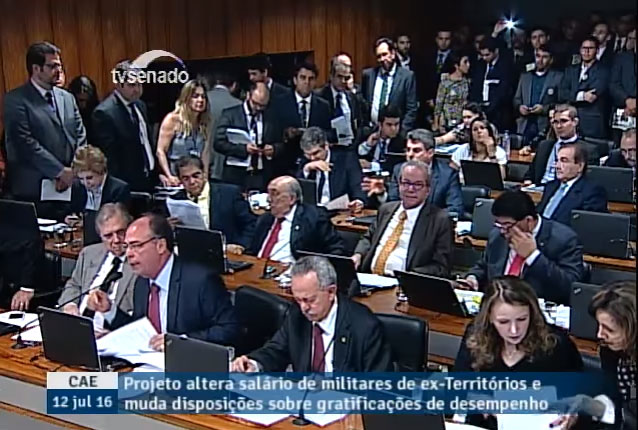 Aprovação inclui PLC 34, que trata do reajuste dos servidores TAE e outras carreiras da área de educação