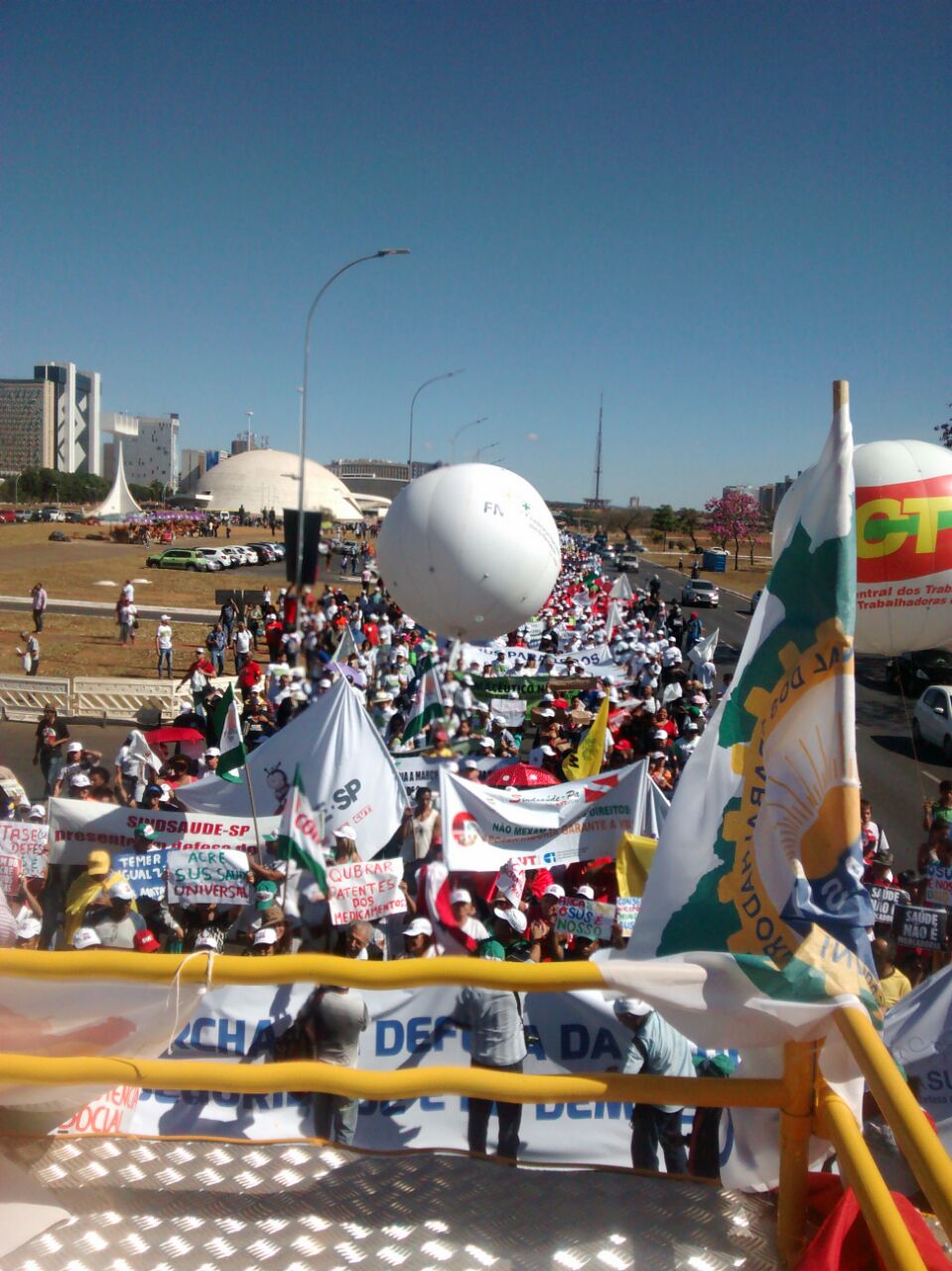 No Distrito Federal, Marcha da Saúde reúne 5 mil pessoas na esplanada