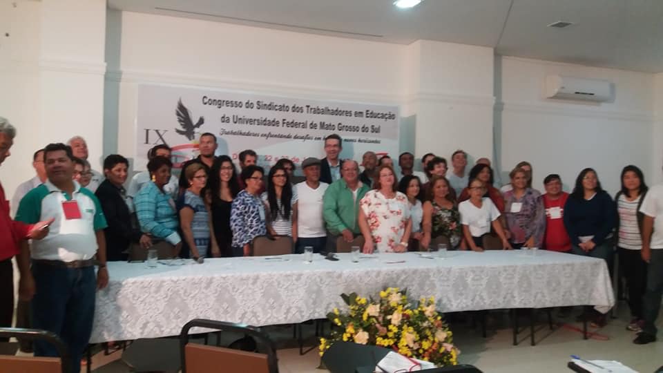Pose dos participantes no encerramento do IX CONSISTA