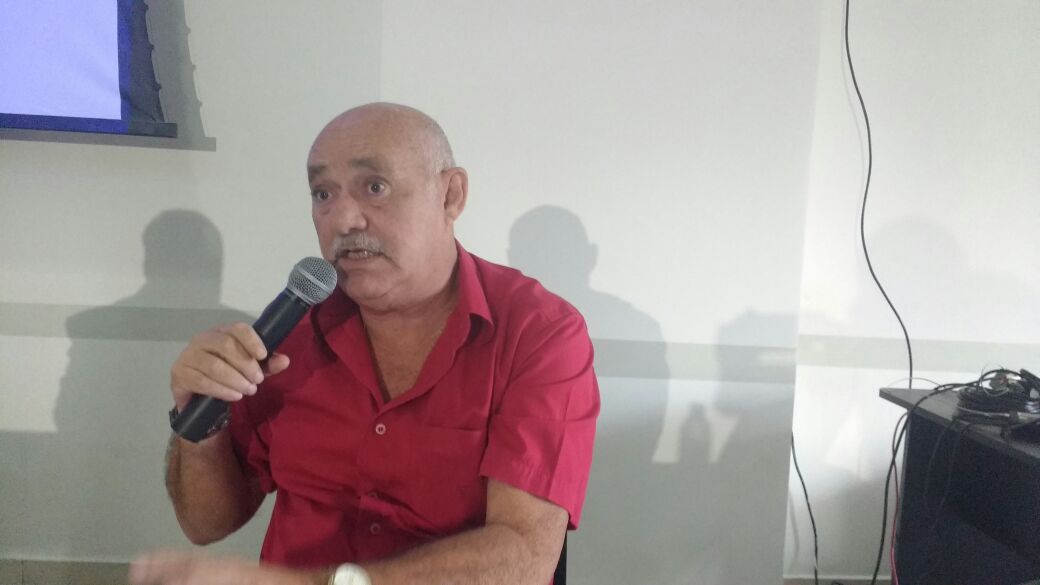 Zé Maria alerta para a fabricação de "salvadores de pátria" em tempos de crise e corrupção