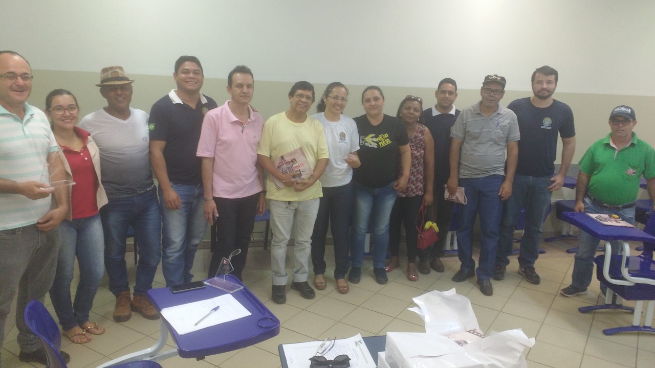 Com filiados/as e homenageados/as em Aquidauana