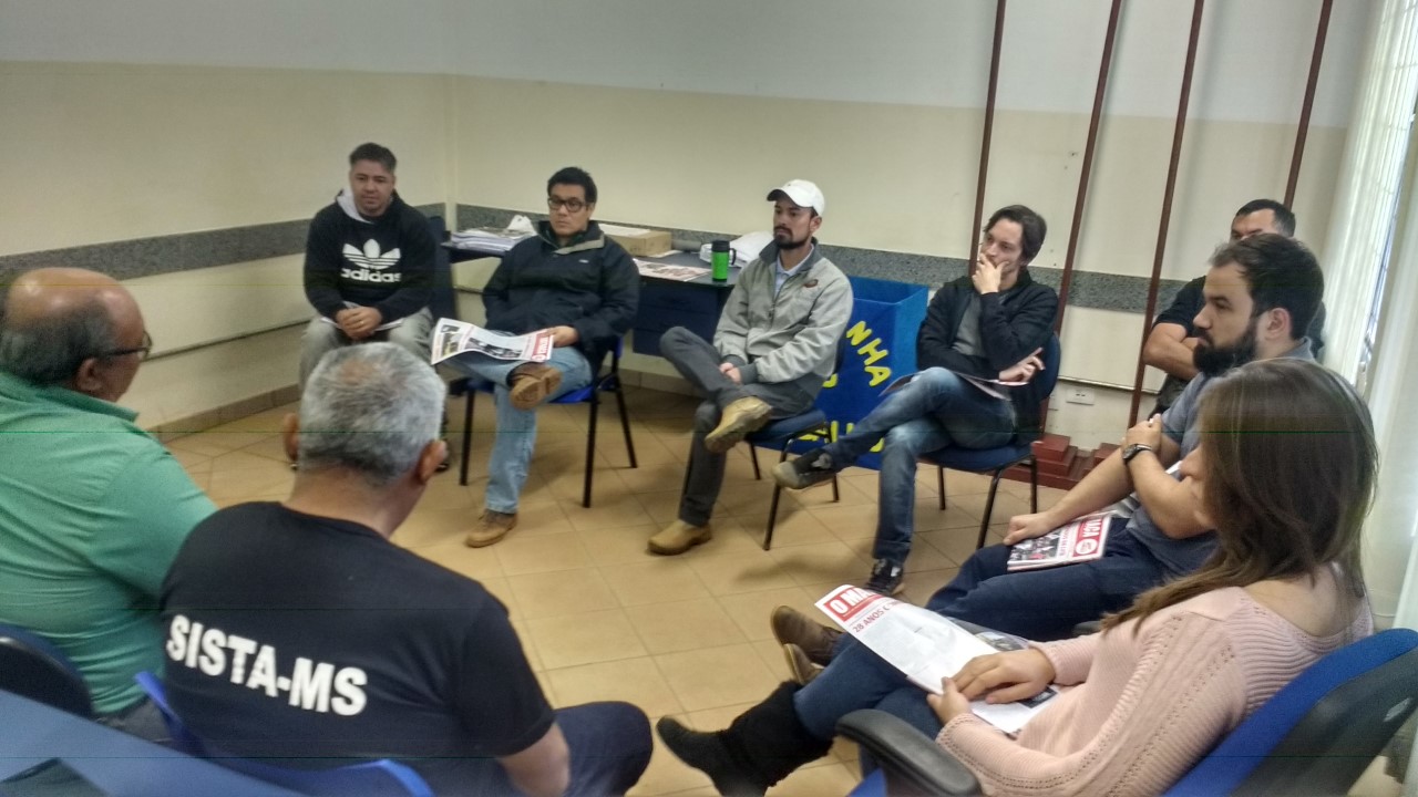 Trabalhadorees/as da unidade de Chapadão do Sul com dirigentes do sindicato
