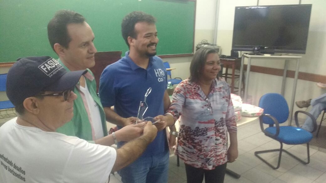 ernando Lara agradece reconhecimento pela militância e divide com a base