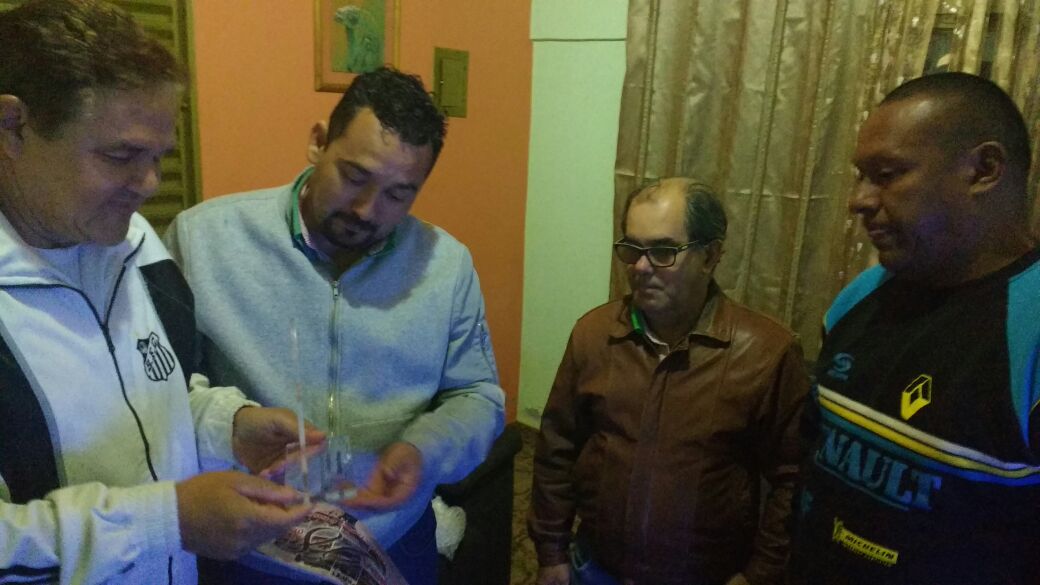 Gilberto Braga, de Dourados, se emociona ao receber homenagem