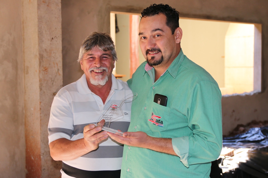 Adhemar Vilela recebe homenagem como ex-coordenador geral de Gustavo Ferreira (Guga)