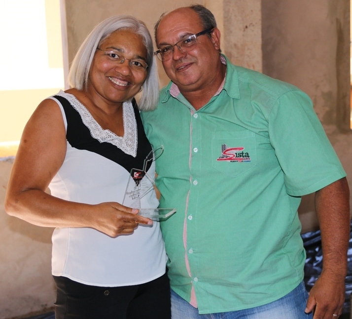 Nadir Vitorino recebeu homenagem das mãos de Geraldo Rodrigues