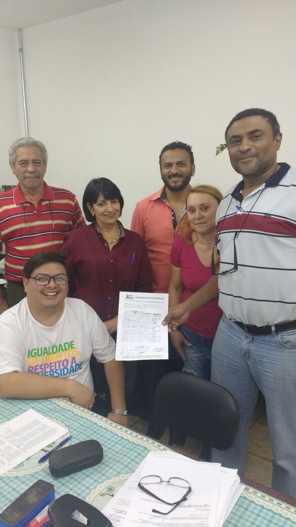 Lucivaldo entrega inscrição da chapa aos membros da Comissão Eleitoral